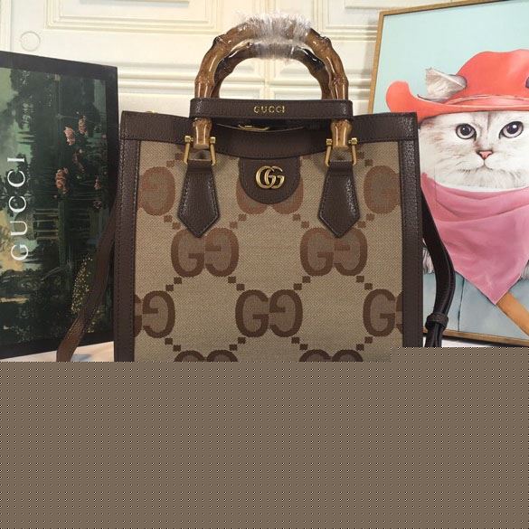 G*u*i shopping bags